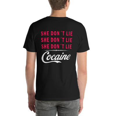 Camiseta negra unisex C2C Streetwear con texto “She Don’t Lie” y diseño inspirado en la canción Cocaine de Eric Clapton.