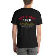 Camiseta negra C2C con diseño RUM & COKE 1976 en blanco y negro.
