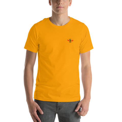 Vista delantera de la camiseta C2C CHEROKEE dorada con diseño "Marching on the Trail of Tears"