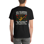 Espalda de camiseta negra unisex C2C con diseño de mariachi y la frase “Soy un hombre muy honrado…”