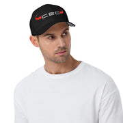 Gorra negra C2C con diseño urbano, visera curva y ajuste flexible.